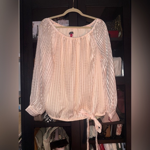 VINCE CAMUTO Satin Stripe Off The Shoulder Top - Picture 6 of 9